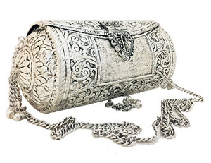 Collection unique de sacs à main en métal avec emballage personnalisé d'un fournisseur indien - Product Image 2