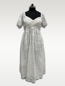 Vestido Midi Boho Blanco con Bordado Floral Calado, Manga Abullonada, Escote Corazón, Corte A y Ajuste Holgado, Vestido Casual de Verano - Product Image 1