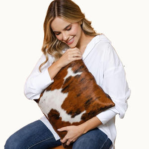 Cojín Personalizado Hecho a Mano con Relieve, Relleno de Poliéster, Teñido Liso, para Decoración del Hogar - Product Image 1
