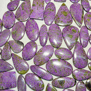 Natural Stichtite Loose Cabochon Mix Forma y tamaño Piedras preciosas para la fabricación de joyas Lote incluido - Product Image 1