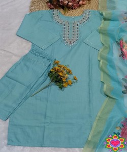 Conjunto de ropa étnica de algodón slub de moda con bordado, top, pantalón y dupatta, multicolor, de secado rápido, en stock, para oficina, color cielo. - Product Image 3