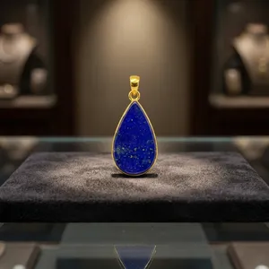 Pendentif en pierre précieuse naturelle Lapis Lazuli plaqué or en forme de goutte d'eau, fait main, vintage, bijoux pour femmes du Rajasthan - Product Image 2