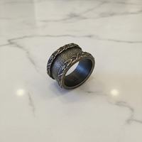Anneau de serviette en argent plaqué avec un design embossé exquis pour les fournitures de restaurant et la décoration de table d'hôtel, look royal