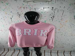 Sudadera BRIK PINK con cuello alto, 100% BLANCA, con apliques bordados, cuello ancho, hilos finos. - Product Image 2