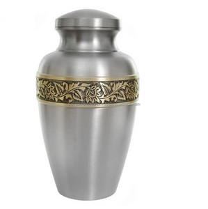 Urnas de cremación de latón de alta calidad con hermoso grabado de oro y urnas funerarias de metal con acabado de peltre para cenizas humanas - Product Image 1