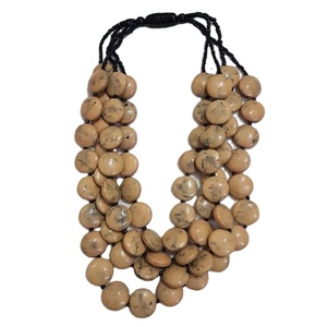 Collar de cuentas gris naranja de 3 líneas hecho a mano con virutas de resina, Cuentas planas de resina para fiesta, regalo, estilo budista inspirado - Product Image 3