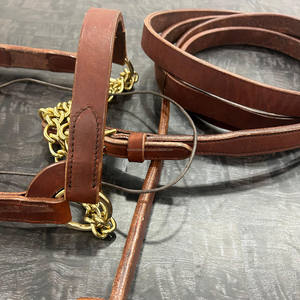 Cabestro de cuero de primera calidad para entrenamiento de caballos árabes con correa, hecho de cuero vacuno de grano completo y herrajes de latón macizo. - Product Image 3