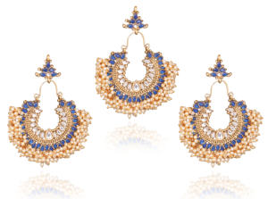 Boucles d'oreilles créoles en platine plaqué or fin avec cristaux de strass et perles, bijoux tendance pour fiançailles et soirées - Product Image 2