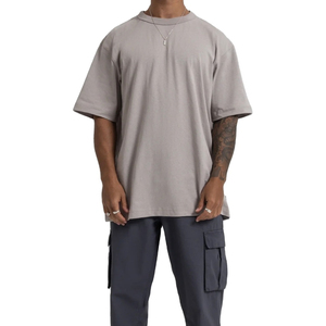 Camiseta de Hombre, Corte Regular, Logotipo Frontal, Poliéster/Algodón, Manga Corta, Cuello Redondo, Color Sólido, Estilo Casual, Gris, Tejido Liso Teñido - Product Image 1