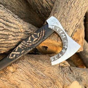 Hache décorative d'inspiration scandinave avec manche sculpté à la main et tête en métal détaillée pour collectionneurs - Product Image 4