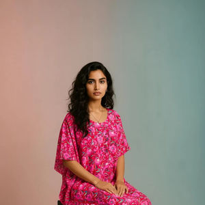 Caftán Floral Vibrante de Algodón, Elegante, Hecho a Mano, Estilo Bohemio, Ropa de Estar por Casa para Mujer, Estampado de Bloques, Inspirado en la Maternidad, Midi, Ecológico - Product Image 1