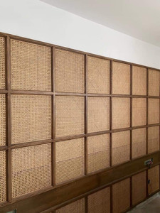 Rollo de Mimbre Natural Tejido Diagonal con Patrón Cuadrado de Loto Azul, Lámina Tejida Tailandesa para Sillas y Gabinetes - Product Image 1