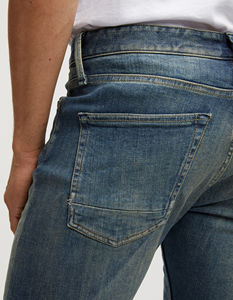 Jean slim homme taille mi-haute en denim italien délavé extensible bleu clair, style streetwear, respirant et écologique, vente en gros - Product Image 3
