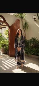 Salwar Kameez traditionnel en modal et polyester pour femme, coupe ample, longueur standard, idéal pour les mariages, fabriqué à partir de matériaux recyclés, par Fashionista International. - Product Image 6