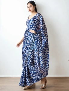 Sari de Seda con Rayas Estilo Bollywood KV Listo para Usar (Blanco y Azul), Sin Arrugas, Reversible, para Fiestas - Product Image 4
