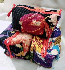 Bolsas de aseo impermeables ecológicas acolchadas Kantha con estampado floral a mano en tela de algodón para mujer - Product Image 3