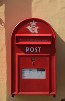 Boîte aux lettres vintage rouge autoportante en métal avec serrure en laiton, étanche, antirouille, finition durable par peinture en poudre, pour courrier extérieur