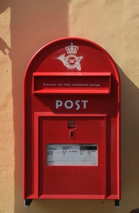 Vintage Red <b>Wall</b>-<b>Mounted</b> Metal <b>Post</b> <b>Box</b> Key Lock Durable Powder Coating Finish for Outdoor Mail Letters Newspaper Collection - Product Image 4