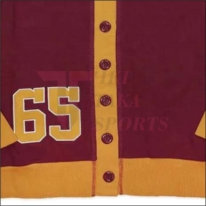 เสื้อคาร์ดิแกนถักปักลายคุณภาพสูงสำหรับทุกเพศ สวมใส่สบายในฤดูใบไม้ร่วงและฤดูหนาว ป้องกันรอยยับ คอลเลคชั่น Sororities แบบแพทช์เวิร์ค คอ halter - Product Image 6