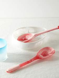 Bol de service en résine au fini élégant avec ensemble de cuillères pour les espaces repas modernes, offrant un accent décoratif et une utilisation pratique - Product Image 2