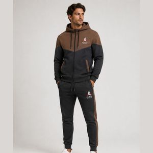 Chándal moderno para hombre diseñado con materiales de primera calidad que ofrece una sensación ligera y un rendimiento confiable para el día a día. - Product Image 1