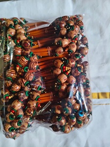 Palillo para el Cabello de Madera Ecológico Hecho a Mano de 13 CM con Cuentas, Flores, Borlas y Diseño Geométrico de Concha |   Accesorios para el Cabello con Pasadores Étnicos para Mujer - Product Image 4