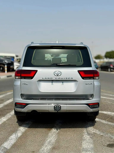 NOUVEAU 2025 TOYOTA LAND CRUISER GXR 3.5L 0KM 7 PLACES 6 CYLINDRES 399 CH TRANSMISSION AUTOMATIQUE - Product Image 4