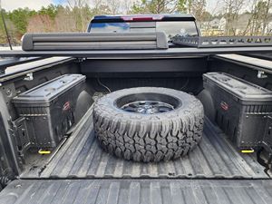MINT 2019 SIILVERAD0 1500 RST R0CKY RIIDGE 4X4 - Product Image 5