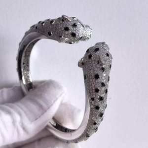 Bague personnalisée en argent sterling 925 plaqué or blanc avec motif lettre élégant, sertie de morganite certifiée et tête de léopard - Product Image 2