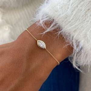 Bracelet manchette en or jaune 14 carats avec diamant taille marquise 0,80 ct E VS1 cultivé en laboratoire certifié IGI – Cadeau d'anniversaire de luxe minimaliste pour femme - Product Image 5