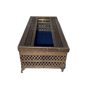 Boîte à mouchoirs en métal ornée classique, forme rectangulaire avec finition antique, parfaite pour les intérieurs élégants de maisons et d'hôtels, en provenance d'Inde - Product Image 6