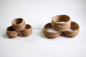 Elegantes servilleteros de bambú hechos de materiales sostenibles, ideales para cenas informales, reuniones familiares o fiestas al aire libre. - Product Image 4