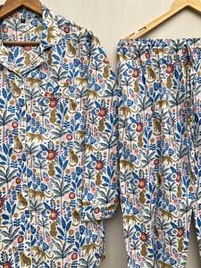 Conjunto de Pijama de Manga Larga para Mujer, Estampado Personalizado de Bosque y Animales, 100% Algodón Blanco, Cómodo para Dormir, Precio al por Mayor - Product Image 5