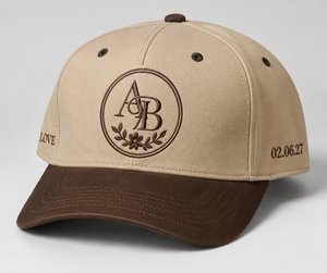 Casquette de mariage personnalisée à cinq panneaux en toile de coton premium, beige camel, avec visière marron expresso, monogramme LOVE et date brodés - Product Image 5