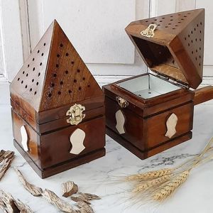 Brûleur d'encens en bois brut fait main, design calligraphie arabe en bois de santal, usage religieux, diffuseur d'arômes décoratif toutes saisons - Product Image 4
