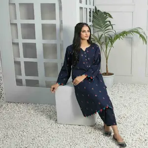 Costume de pantalon du Pakistan et indien pour femmes sur tissu Khaddar pour un usage quotidien vêtements décontractés et vêtements traditionnels - Product Image 1
