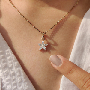 Collier pendentif fleur en diamant plaqué or 18 carats pour femme, coupe marquise, chaîne minimaliste, pour tous les jours - Product Image 1