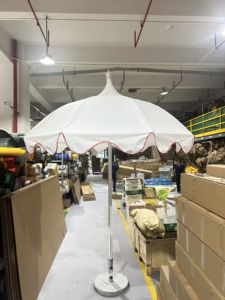 Paraguas de Pagoda de poste de aluminio de diseño moderno, sombrilla de playa roja y blanca para Patio, comedor, muebles de costilla de fibra de vidrio al aire libre - Product Image 5