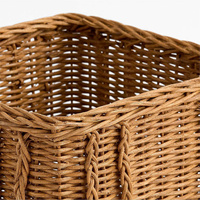 Quadratischer Rattan-Aufbewahrungskorb in perfekter Größe für Plüschtiere im Wohnzimmer, minimalistischer Organizer für Regal und Schrank.