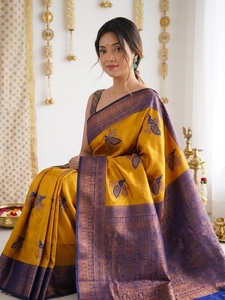 Sari Amarillo de Seda Banarasi Largo hasta el Suelo con Borde Morado y Estampado de Pavo Real, Blusa Azul con Protección Solar, Ropa Festiva para Mujer - Product Image 5