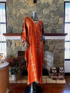 Kaftan en rayonne Shibori Bleach Tie Dye, couleur orange brique, grande taille, robe de plage et de détente - Product Image 5