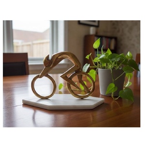 Escultura de Niño en Bicicleta, Base de Mármol, Acabado Dorado, Estilo Cruz Abstracta, Decoración para el Hogar, 20x18cm, Sala de Estar, Pasillo - Product Image 1