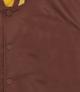 แจ็คเก็ตวาร์ซิตี้ผ้าซาตินแบบกำหนดเองสำหรับฤดูหนาว OEM พร้อมโลโก้ด้านหน้า กันลมและระบายอากาศได้ดี ไซส์พลัสสำหรับผู้ชาย - Product Image 5