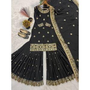 Beau costume de travail brodé pour femmes pour les fêtes - Product Image 3