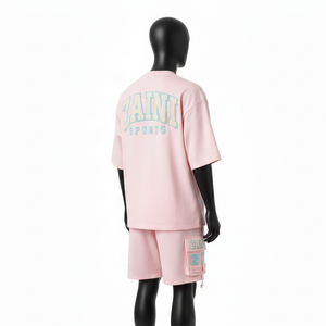 Ensemble T-shirt et short en jersey de coton de luxe pour homme, toucher doux, rose, logo personnalisé imprimé en relief, style cargo. - Product Image 5