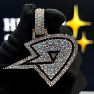 Colgante Escudo de Superhéroe Relámpago de Plata de Ley 925 con Diamante Moissanita VVS, Amuleto de Collar Hip Hop OEM ODM - Product Image 1