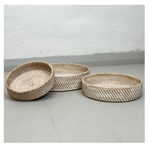 Plateau de service de style bohème de qualité supérieure, respectueux de l'environnement, fait à la main en rotin avec poignées en bois, organiseur de maison, plateau décoratif pour le thé - Product Image 1
