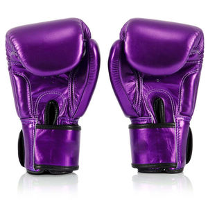 ถุงมือชกมวยหนัง PU กันน้ำแบบขายส่ง พร้อมสายรัดข้อมือสีดำลายคาร์บอน ระบายอากาศได้ดี  รับสกรีนโลโก้ตามสั่ง - Product Image 6