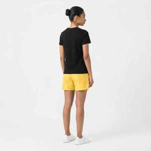 Ensemble décontracté deux pièces pour femme : T-shirt noir en coton avec imprimé œil de faucon et short jaune – Tenue sportive printemps-été coupe classique - Product Image 3