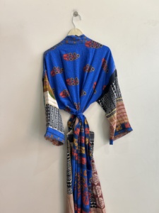 Kimono vintage bohemio de crepé de seda para mujer, bata de noche reciclada. - Product Image 2